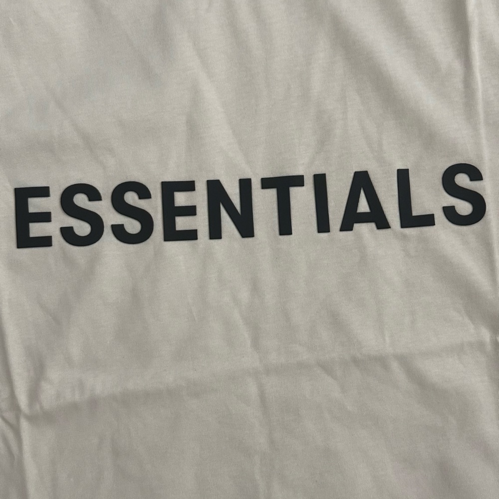Fear of God Essentials Off-White T-Shirt - Picture 2 of 5